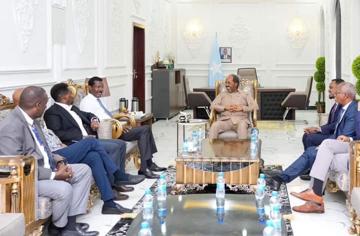 Hoggaamiyaha Galmudug iyo Madaxweyne Xasan Sheekh Maxamuud.jpg
